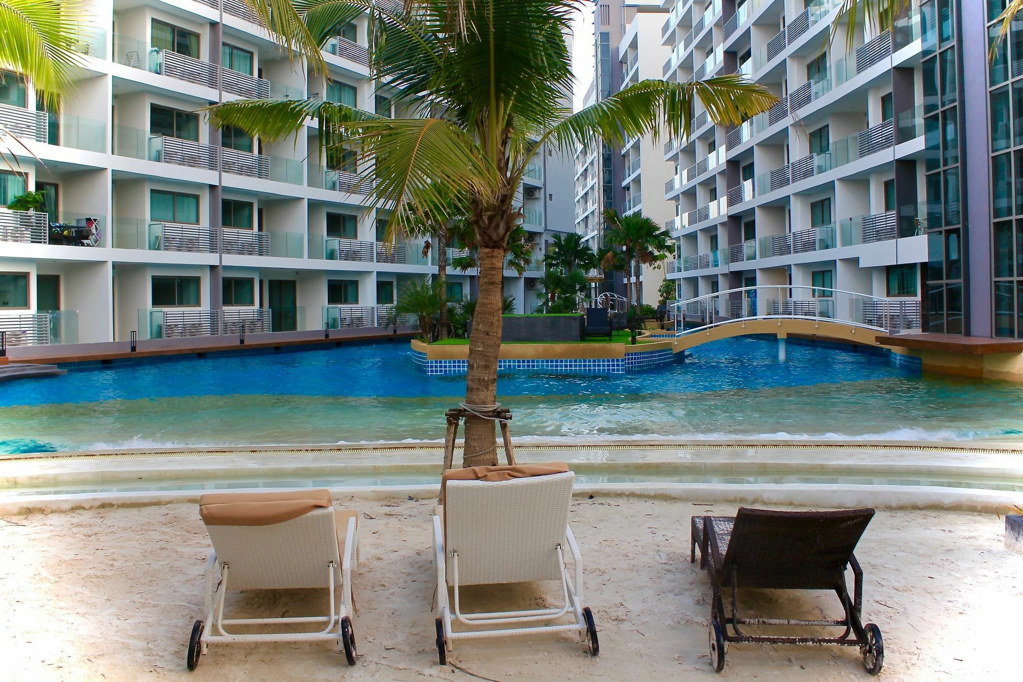 Laguna Beach Resort Джомтьен Экстерьер фото